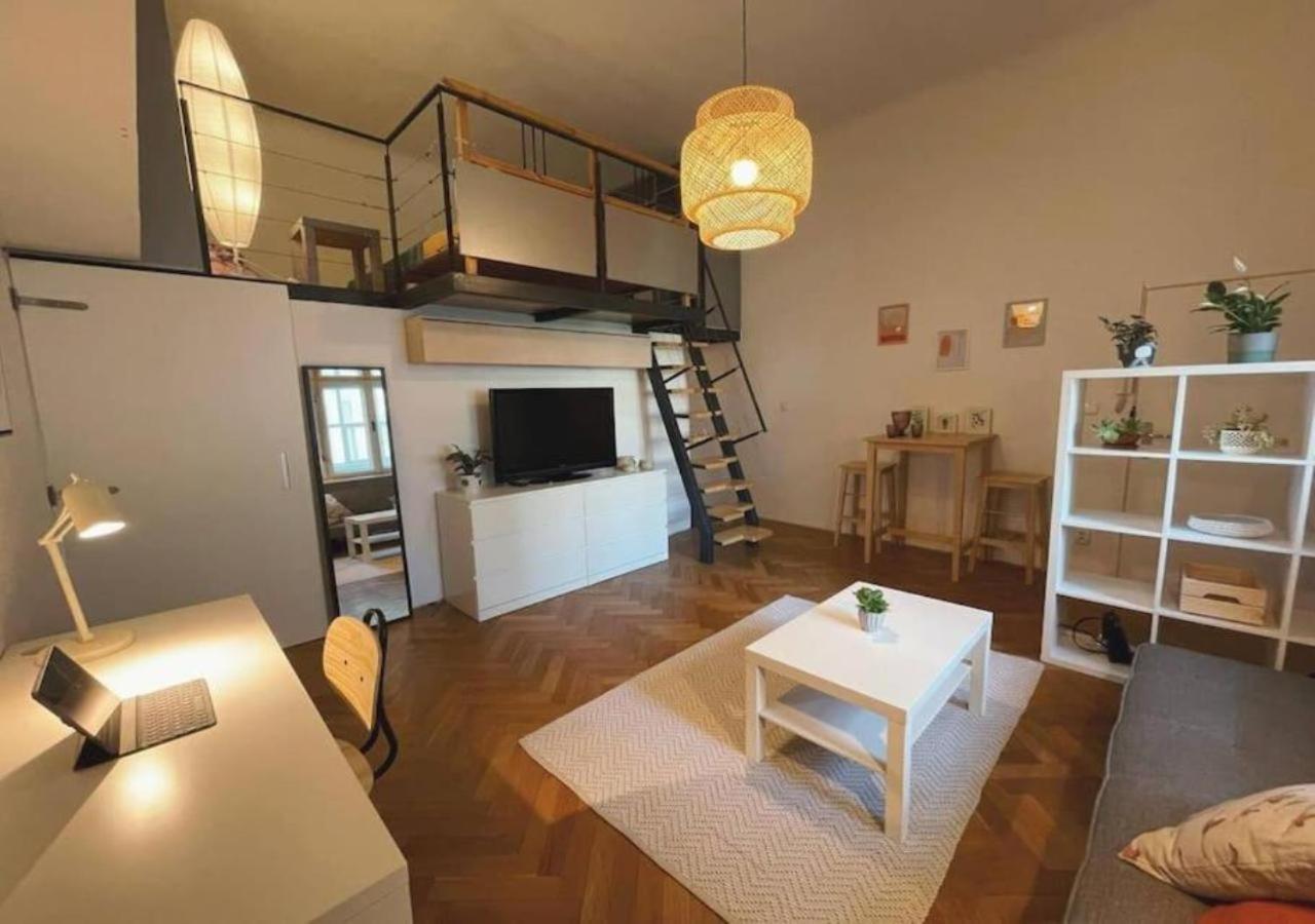 Netradicny Apartman V Centre Bratislava Exterior photo