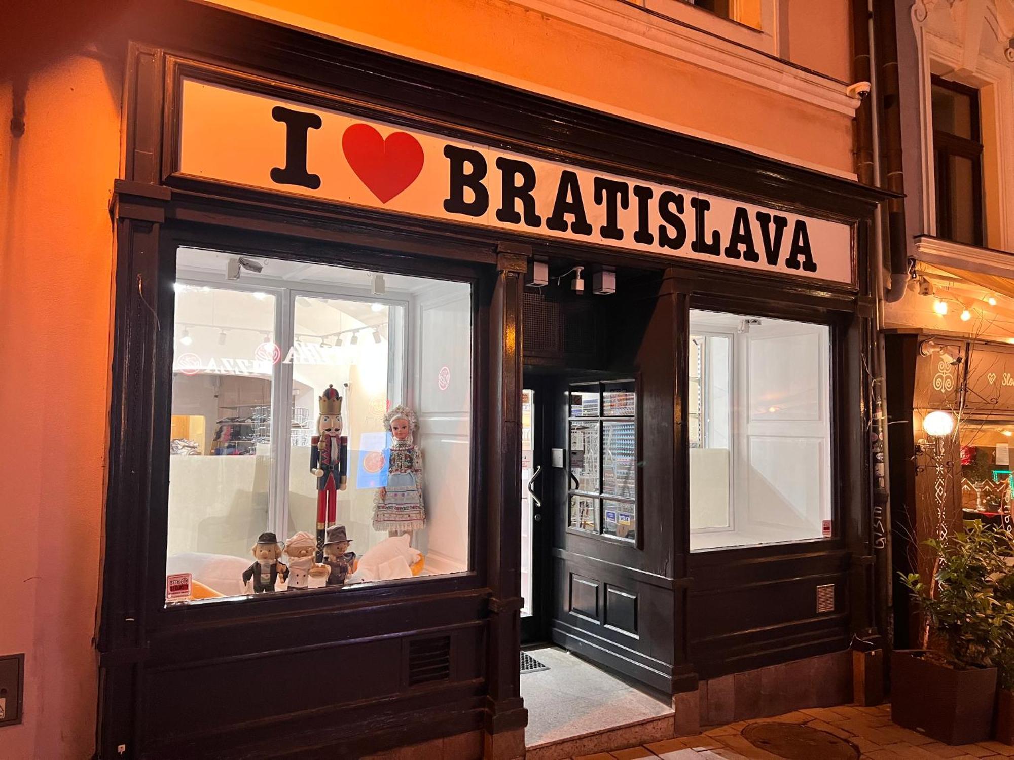 Netradicny Apartman V Centre Bratislava Exterior photo